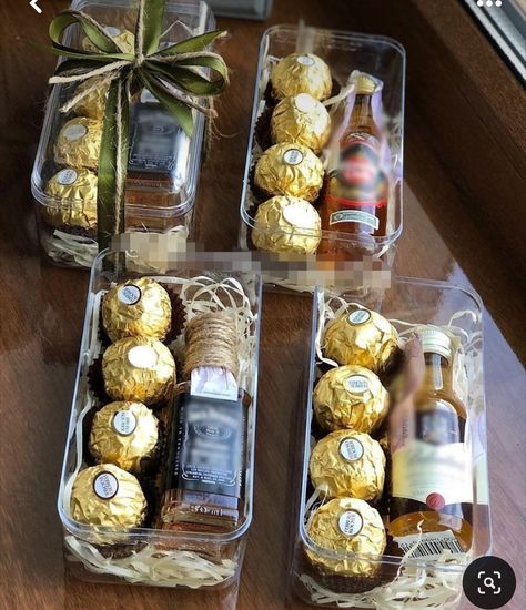 Joululahjat Diy, Liquor Gifts, Christmas Gift Basket Ideas, Gift For Mom Christmas, 50 Christmas, Christmas Gift For Mom, Gift Basket Ideas, Funny Christmas Gifts, Christmas Gift Basket