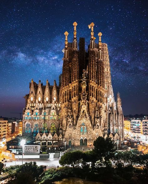 Starry sky at Sagrada Familia 🌌 Barcelona, Spain. Photo by @tomseye Gaudi Buildings, Berlin Palace, Going Abroad, Antonio Gaudí, Abroad Travel, Visit Barcelona, Barcelona City, Traveling Abroad, Voyage Europe