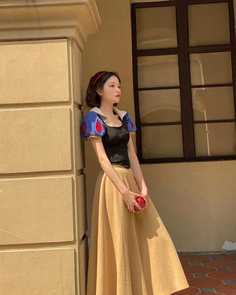 Snow White Halloween Costume, Snow White Outfits, Snowwhite And The Huntsman, Snow White Cosplay, Snow White Dress, Costumes College, Snow White Dresses, Princess Snow White, Snow White Costume