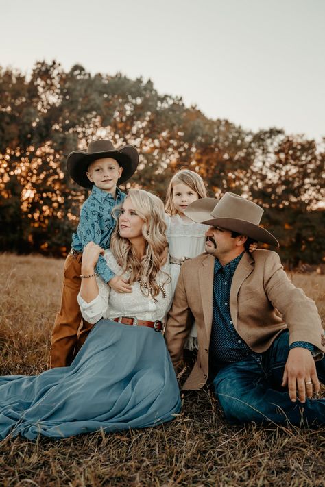 Scenic Family Photos, Fall Farm Photoshoot Family, Rust And Denim Family Pictures, Family Photos With Cowboy Boots, Family Picture Inspo Outfits, Western Family Pictures Outfits Winter, Fall Family Pictures Outfits Country, Western Chic Family Photos, Country Fall Family Pictures