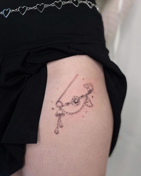 Kiki Raven | Safety pin with beads for Lu-Lu! Thank you so much for trusting me with your first tattoo and for the cute gift 🥺 ✿ follow the rest of… | Instagram Pretty Anime Tattoos, Japanese Good Luck Charm Tattoo, Safety Pin Tattoo Ideas, Cute Fineline Tattoo, Le Sserafim Tattoo, Safety Pin Tattoo Meaning, Paper Clip Tattoo, Pin Tattoo Ideas, Ateez Inspired Tattoo