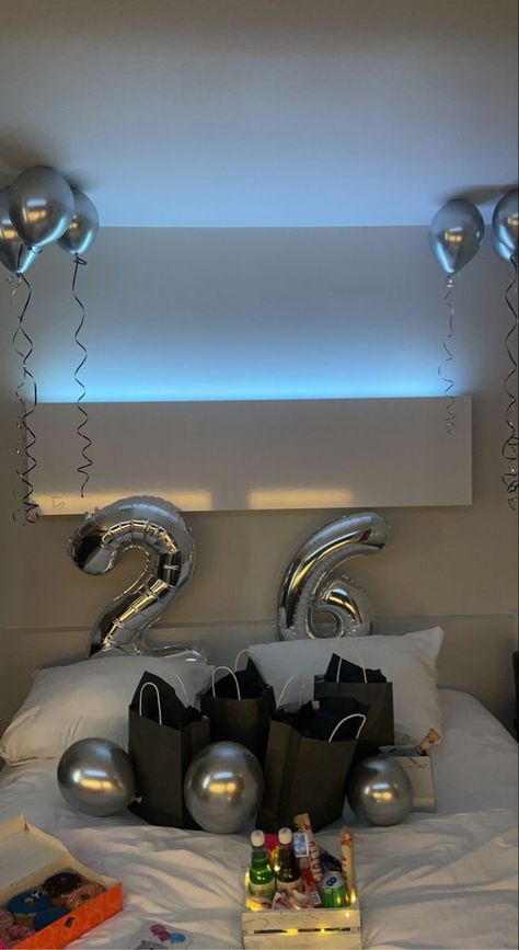 Birthday Deco In Hotel Room, Birthday Party Decorations For Boyfriend, Birthday Inspo For Boyfriend, Hotel Boyfriend Surprise, Birthday Decorations At Hotel, Simple Hotel Room Birthday Decor, Hotel Birthday Parties For Men, Happy Birthday Hotel Room Decor For Him, Simple Birthday Decorations For Men Diy