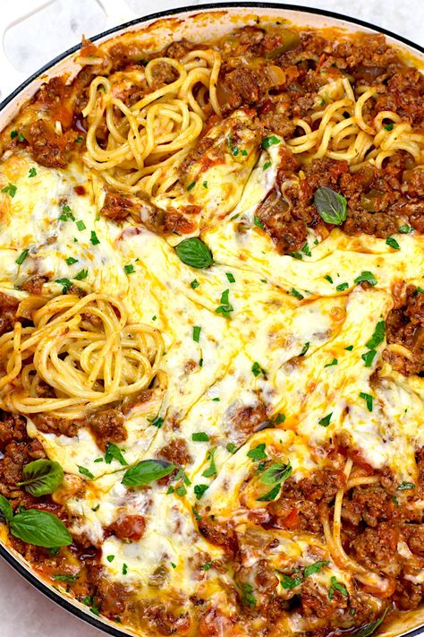 TikTok Spaghetti is a viral hit recipe where creamy, cheesy alfredo pasta meets tomato meat sauce in a casserole that's hard to resist! Tik Tok Viral Spaghetti Alfredo, Viral Tik Tok Spaghetti, Tic Toc Recipe, Tick Tock Spaghetti, Tic Toc Spaghetti, Tick Tock Pasta, Viral Spaghetti Recipe, Southern Spaghetti Recipes, Viral Tik Tok Recipes