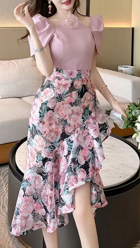 I saw this gorgeous two-piece outfit with elegant puff sleeves and a fitted midi skirt, and I couldn't help but fall in love! The cropped top adds the perfect touch of flirtiness, while the midi skirt keeps it classy.   If you’re looking for a versatile outfit for brunch or a date night, this is it!   What do you think about this style? Let me know in the comments!   #FashionInspo #OutfitOfTheDay #TwoPieceSet #PuffSleeve #MidiSkirt #ChicStyle 💖✨ Outfit For Brunch, Puff Sleeves Top, Fitted Midi Skirt, Versatile Outfits, Sleeves Top, Fancy Outfits, Lovely Dresses, Cropped Top, Two Piece Outfit