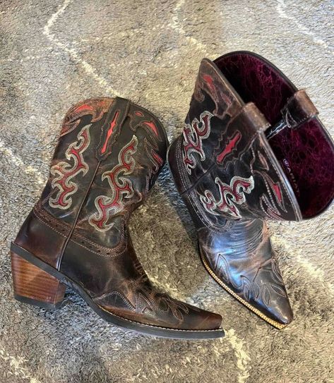 Emo Cowboy Boots, Old Boots Aesthetic, Punk Cowboy Boots, 70s Man Aesthetic, Emo Cowboy Aesthetic, Gothic Cowboy Aesthetic, 70s Cowboy Aesthetic, Cowboy Boots Mexican, Cowboy Outfit Aesthetic