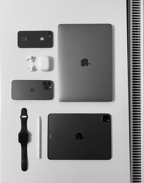 Apple Products Vision Board, Apple Set Up Aesthetic, Apple Brand Aesthetic, Apple Accessories Aesthetic, Apple Products Aesthetic Black, Black Apple Products, Apple Asethic, Apple Devices Aesthetic, All Apple Products Aesthetic