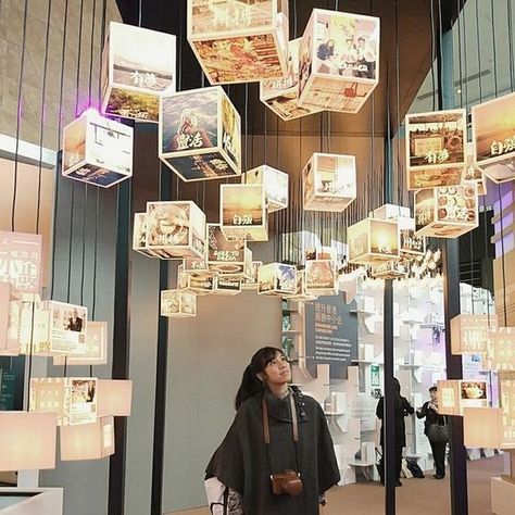 Bible Exhibition Ideas, Gallery Exhibition Ideas, Timeline Exhibition, Exhibition Decoration, Bible Museum, متحف فني, معرض فني, Exhibition Display Design, Museum Exhibit