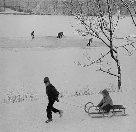 Christmas Photo Aesthetic, Playing In The Snow Aesthetic, Old Christmas Photos, Winter Aesthetic Nails, Dinner Recipes Winter, Aesthetic Wallpaper Winter, Kids Playing In Snow, Winter Aesthetic Cozy, Winter Aesthetic Outfit