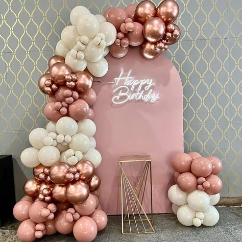 Premium birthday decoration 💗 Birthday Event Ideas, Gold And Pink Balloons, Balloon Arch Wedding, Pink Birthday Decorations, Balloon Wreath, Deco Ballon, Rose Gold Party Decor, 18th Birthday Decorations, Simple Birthday Decorations