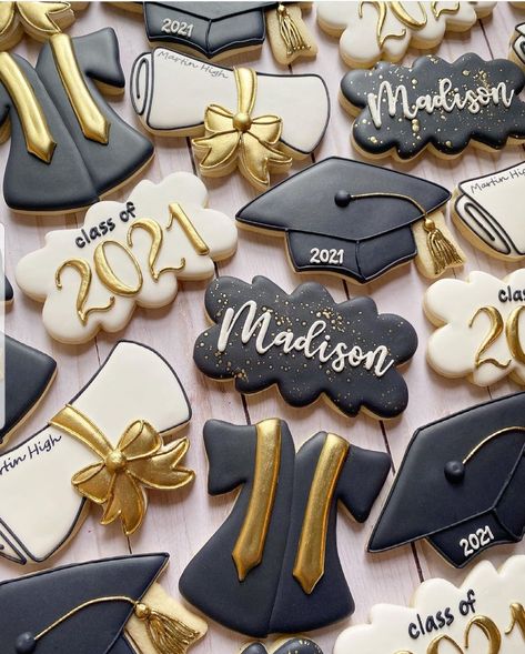 Senior Cakes Graduation High Schools, Graduation Cookies Decorated 2023, Phd Party Decorations, Cupcakes Decoration For Graduation, 2023 Graduation Cupcakes, Graduation Cookie Ideas 2023, Grad Sugar Cookie Ideas, College Graduation Decorations Party, High School Cookies