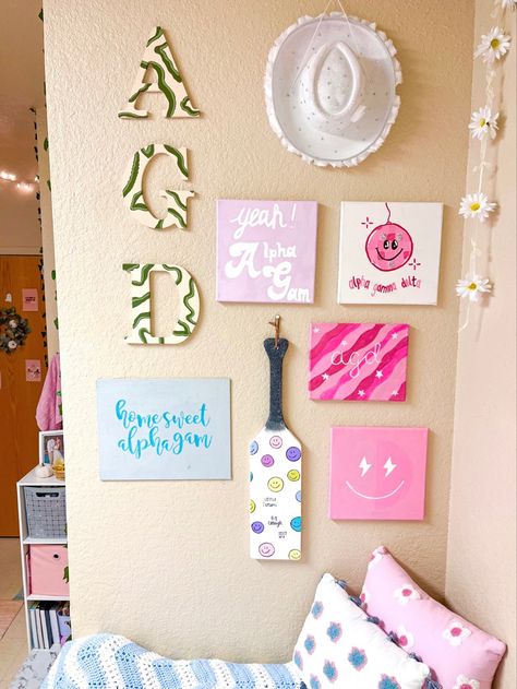 Alpha Gam Paintings, Sorority House Rooms Decor, Sorority Room Decor, Sorority Room Ideas, Sorority Bedroom, Sorority House Decor, Sorority House Rooms, Sorority Decor, Sorority Decorations