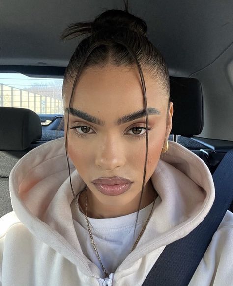 Sleek Hair Styles Medium, Wax Hairstyle Woman, Slip Back Hairstyle, Bun With Strands Out, Baddie Sleek Hairstyles, Hairstyles With Baby Hairs, Trap Hairstyle, Tomato Hairstyle, Slip Back Hair