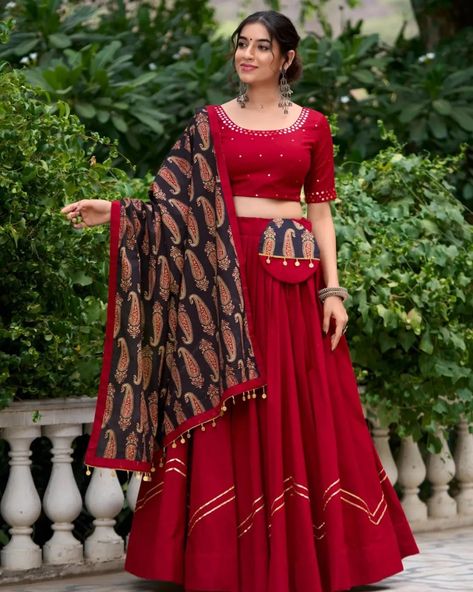 Price: 3550/-❣️ whatsapp us on +919023153462 Pure Cotton Plain With Gota Patti Designer Navratri Lehenga #PureCotton #GotaPatti #NavratriLehenga #DesignerLehenga #CottonLehenga #GotaPattiWork #NavratriSpecial #EthnicWear #TraditionalLehenga #CottonFashion #LehengaDesign #FestivalWear #ElegantLehenga #ChicLehenga #LehengaStyle #GotaPattiDesign #Navratri2024 #FashionForNavratri #LehengaCholi #GotaPattiFashion #CottonAttire #TraditionalFashion #LehengaLove #FestiveLehenga #EthnicChic #DesignerW... Garba Chaniya Choli Traditional, Chaniya Choli Designs Navratri, Coin Lace, 2024 Dance, Cotton Lehenga Choli, Garba Chaniya Choli, Elegant Lehenga, Zip Stitching, Lehenga Stitched