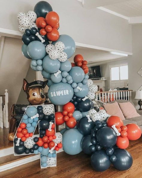 Mickey mouse balloon arch