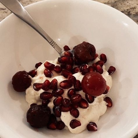 Pomegranate Yogurt Bowl, Fruit Yogurt Bowl, Fruit Yogurt, Pomegranate Fruit, Yogurt Bowl, Breakfast Idea, Red Aesthetic, Pomegranate, Yogurt