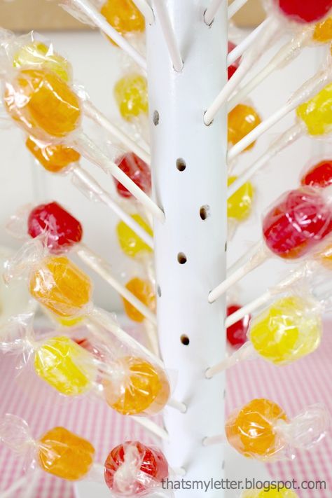 DIY Lollipop Stand - Pretty Handy Girl Diy Lollipop Stand, Sucker Tree, Candy Bar Comunion, Diy Lollipop, Lollipop Stand, Lollipop Display, Diy Party Decor, Lollipop Tree, Candy Stand