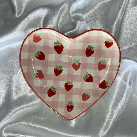 Color Me Mine Strawberry, Heart Plates Ceramic, Kiwi Pottery Painting, Heart Shaped Pottery Painting Ideas, Ceramic Heart Bowl, Gingham Pottery Painting, Pottery Painting Heart Plate, Valentine Pottery Painting Ideas, Heart Pottery Painting Ideas