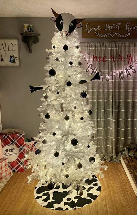 Christmas Tree Project, Christmas Tree Alternatives, Evergreen Christmas, Tree Project, Southern Decor, Cow Christmas, Weekend Crafts, Alternative Christmas