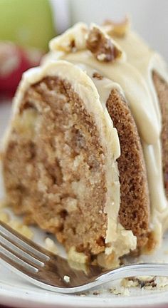 Caramel Apple Bundt Cake, Fall Menus, Apple Bundt Cake Recipes, Apple Bundt Cake, Desserts Vegan, Homemade Cake, Pound Cakes, Apple Cake Recipes, Velvet Cupcakes