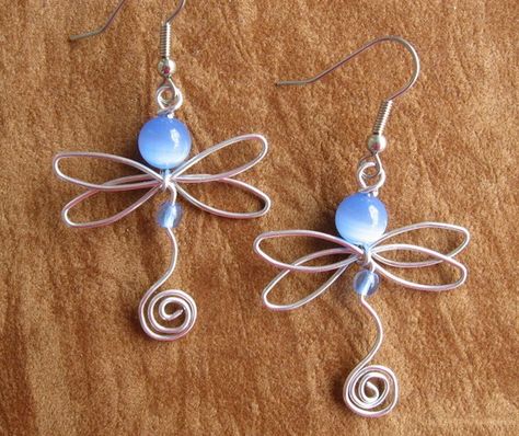 Dragonfly Earrings Diy, Beginner Jewelry Making Step By Step, Istoria Artei, Bijoux Fil Aluminium, Blue Dragonfly, Dragonfly Jewelry, Wire Jewelry Designs, Dragonfly Earrings, Diy Wire Jewelry