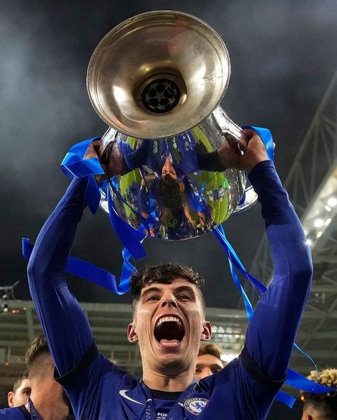 Chelsea FC on Instagram: “Champions League group stage draw tomorrow, throwing it back for the memories. 😁🏆 @kaihavertz29 #ChelseaChampions #CFC #Chelsea” Chelsea Champions, Chelsea Football Team, Chelsea Fc Players, Michael Ballack, Kai Havertz, Real Madrid Wallpapers, Throwing It Back, Club World Cup, Fc Chelsea