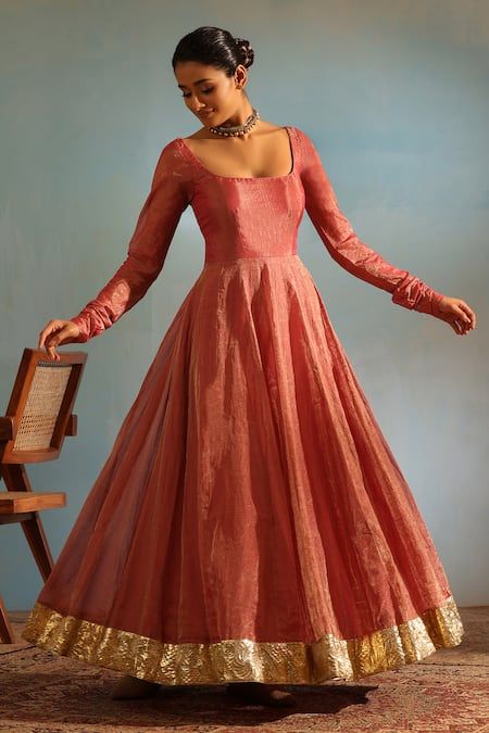 Buy Pink Tissue Silk Placement Lace Border Anarkali Churidar Set For Women by Weaver Story Online at Aza Fashions. Saree Dress Design Ideas, Flared Anarkali, Anarkali Designs, Anarkali Churidar, Designer Anarkali Dresses, Simple Lehenga, Trendy Outfits Indian, Long Gown Design, Traditional Blouse Designs