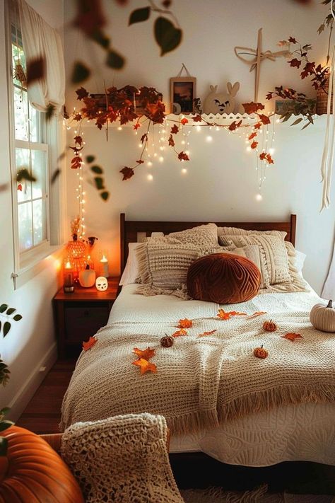 Fall And Halloween Decor Ideas Bedroom, Fall Decor Ideas For The Home Bedroom, Fall House Ideas, Bedroom Fall Decorations, Home Ideas Decoration, Eerie Lighting, Fall Bedroom Ideas, Fall Home Decor Ideas, Halloween Living Room