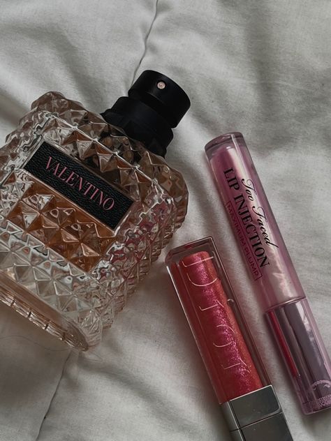 Valentino Perfume Aesthetic, Valentino Aesthetic Wallpaper, Valentino Aesthetic, Aesthetic Personality, Valentino Perfume, He Loves Her, General Aesthetic, Perfume Aesthetic, Bts Youtube