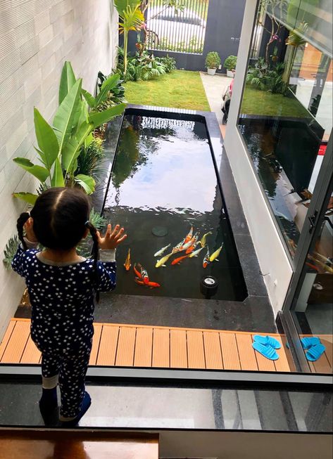 Fish Ponds Backyard, Koi Pond Design, Fish Pool, Mini Pond, Kolam Koi, Fish Pond Gardens, Garden Pond Design, Diy Garden Fountains, Courtyard Design