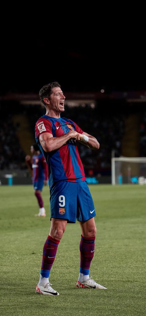 Wallpaper Barcelona, Fc Barcelona Players, Barcelona Aesthetic, Fc Barcelona Wallpapers, Barcelona Players, Football Players Images, Barcelona Team, Football Love, Robert Lewandowski