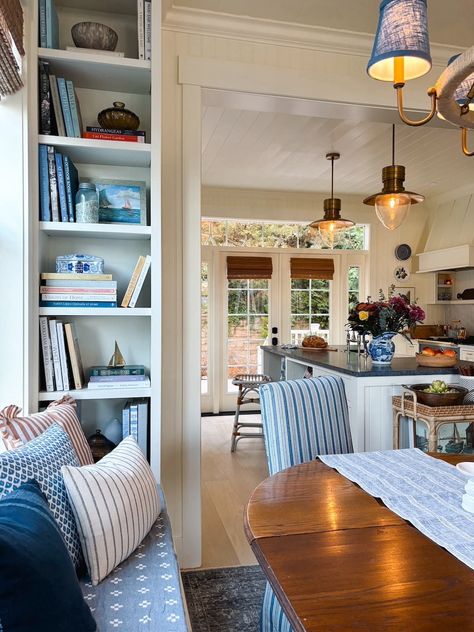 Coastal Cottage Kitchen, Kitchen And Dining Room, Cottage Kitchen, Coastal Cottage, Open Kitchen, Pretty House, House Inspo, House Inspiration, A Kitchen