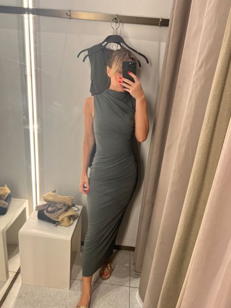 Outfit ideas, outfit inspo, zara fits, zara, long dress, perfect dress, autumn outfits, elegant outfits, old money dress Zara Old Money Outfits, Zara Fits, Old Money Dress, Zara Long Dress, Money Dress, Old Money Outfits, Elegant Outfits, Dress Autumn, Ideas Outfit