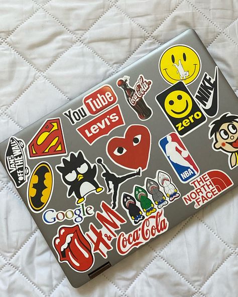 Mac Book Stickers Aesthetic, Laptop Case Stickers Aesthetic, Stickers On Laptop Layout, Mac With Stickers, Cute Ways To Decorate Your Laptop, Computer Decoration Ideas Stickers, Stickers On Computer, Laptop Skins Aesthetic, Laptop Design Ideas