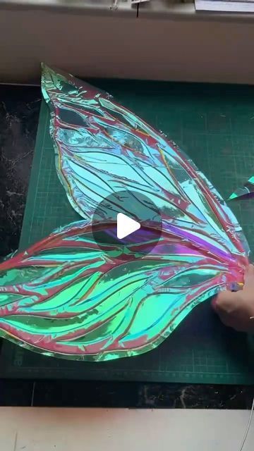 Make Your Own Fairy Wings, Simple Fairy Wings Drawing, Cosplay Fairy Wings Diy, Green Fairy Cosplay, Diy Flower Fairy Costume, How To Make Butterfly Wings Costumes, Light Up Fairy Wings, Fairy Wings Costume Diy, How To Make Fairy Wings Diy Easy