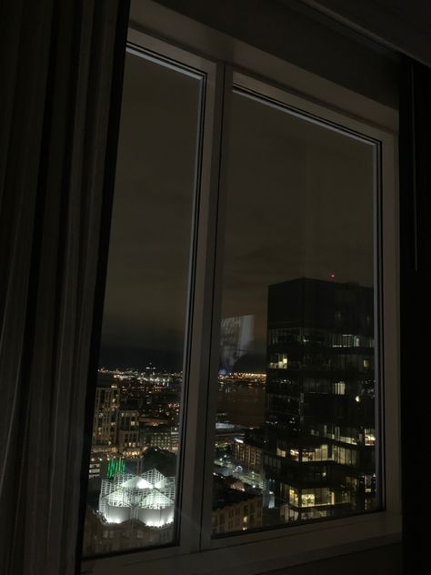 city view / window view Windows Aesthetic Wallpaper, Window View Night, Windows Aesthetic, Rainy Window, Night Window, City View Apartment, Aesthetic London, Apartment View, Time Images