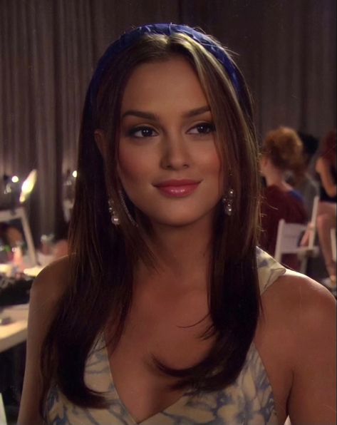 Blair Waldorf Makeup, Leighton Meester Hair, Blair Waldorf Headband, Blair Waldorf Hair, Gossip Girl Blair, Brown Hair Brown Eyes, Gossip Girl Fashion, Cut Her Hair, Leighton Meester