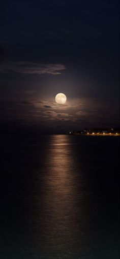 Simple Phone Wallpapers, Dark Phone Wallpapers, Night Scenery, Pretty Landscapes, Moon Photography, Negroni, Beautiful Nature Wallpaper, Pretty Wallpapers Backgrounds, Jolie Photo