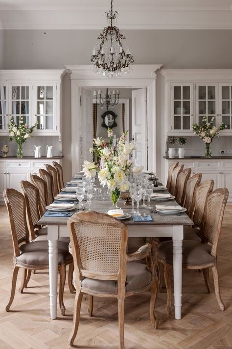 French Country Dining Table, Country Dining Tables, French Dining Tables, French Country Dining Room, French Style Interior, Dining Room French, Interior Design Per La Casa, Country Dining Rooms, French Country Dining