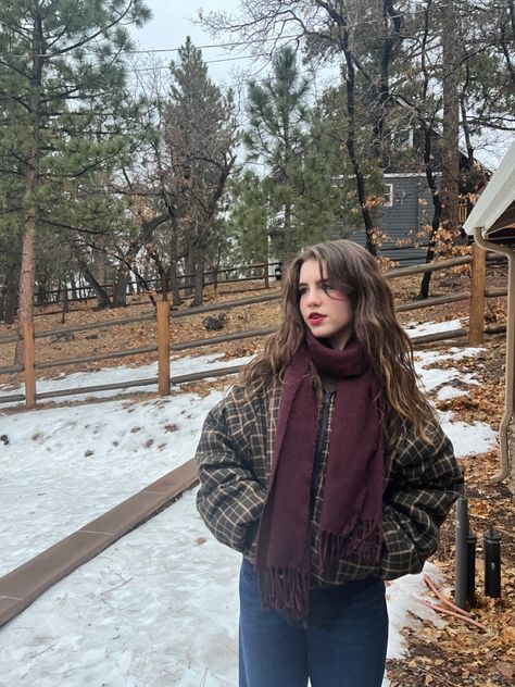 Plaid Autumn Outfit, Aesthetic Outfits Vintage Winter, Purple Scarf Outfit Winter, Jumper And Scarf Outfit, Fits With Scarfs, Autumn Outfits With Scarf, Cute Scarves Winter, Winter Outfits With Scarfs, Brown Winter Jacket Outfit