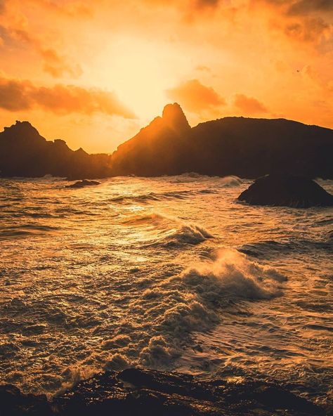 Walking Cornwall on Instagram: “Golden hazy sunsets and stormy weather, Autumn doesn't disappoint and Kynance certainly never disappoints. This stunner was captured by…” Stormy Weather, Cornwall, Walking, Water, On Instagram, Instagram