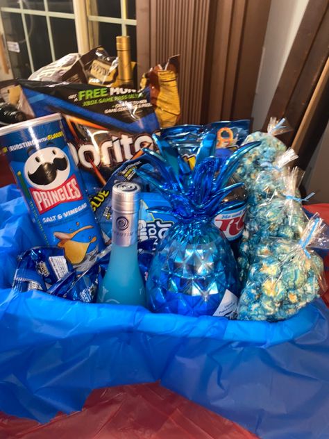 Color Themed Food Basket, Colored Basket Party, Color Party Blue Basket, Blue Party Tray Ideas, Blue Color Party Ideas For Adults, Color Snacks Party, Color Theme Party Trays, Colored Theme Party Baskets, Color Party Ideas For Adults Blue Basket