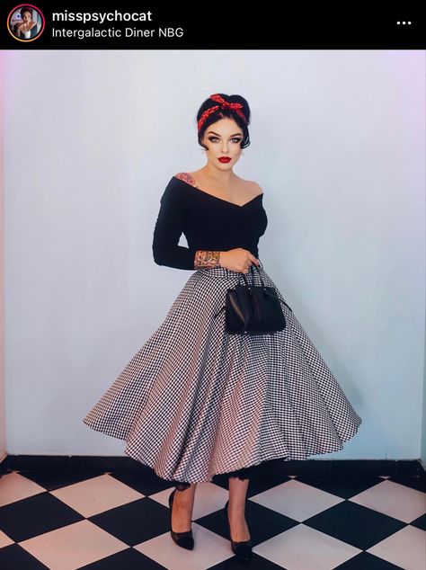 50s Party Outfit, Retro Dress Outfits, 1950 Outfits, Retro Chic Fashion, Outfits 60s, Mode Rockabilly, 50s Outfits, Outfit Retro, Rockabilly Outfits