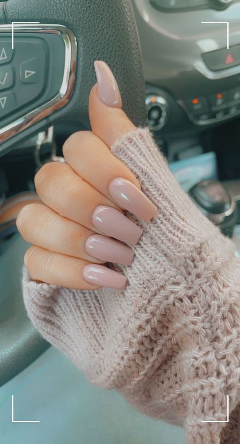 Light Fall Nails Colors, Stylish Nails Fall, Cute Fall Nails Coffin Shape, Pastel Nails Plain, V Line Nails Acrylic, Autumn Nails Coffin Shape, Nuteral Nails Cute Short, Cute Fall/winter Nails, Neutral Coffin Nail Ideas