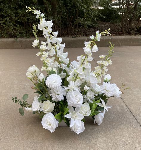 White wedding flowers centerpieces