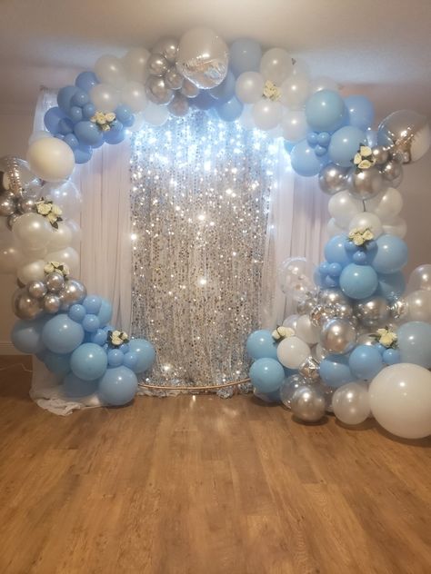 Sky Blue Theme Birthday Party, Winter Theme Sweet 16 Wonderland, Ice Blue Birthday Theme, Winter Themed Balloon Arch, Winterwonder Land Theme Sweet 16, Light Blue And Silver Party Decorations, Sky Blue Sweet 16 Decorations, Sweet 16 Party Decorations Ideas Blue, Light Blue And Silver Sweet 16