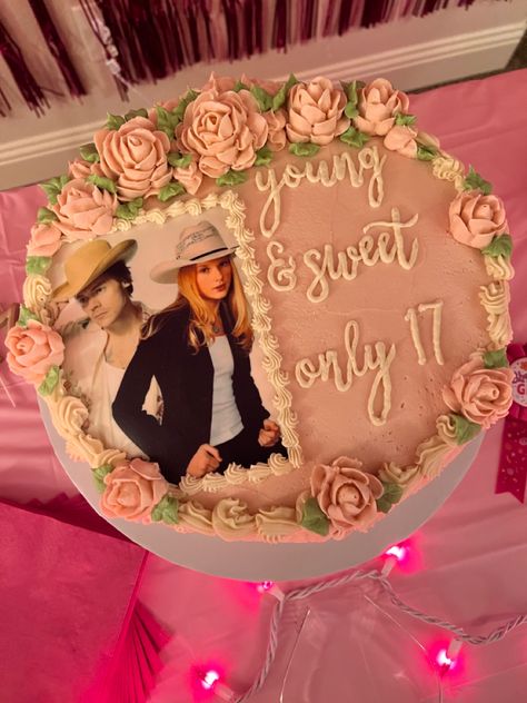 Harry Styles And Taylor Swift Birthday Cake, 17th Birthday Taylor Swift, Harry Styles Bday Cake, Taylor Swift 17th Birthday Cake, Taylor Swift 16th Birthday Cake, Harry Styles Cake Ideas, Harry Styles Cake Ideas Birthday, Taylor Swift Bday Cake, Birthday Cake Taylor Swift