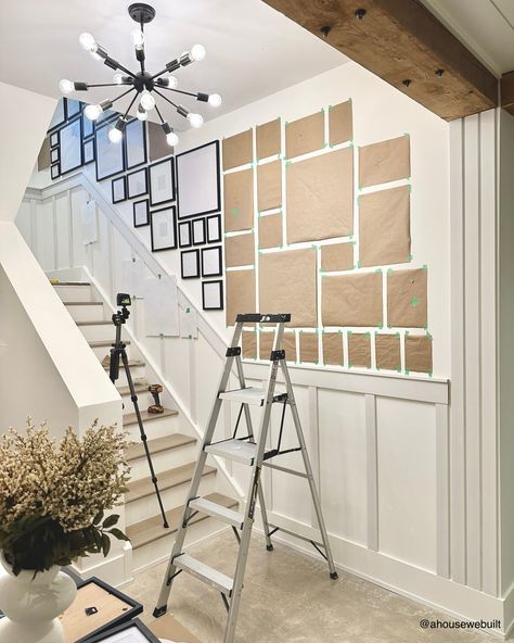 Stairwell Family Picture Wall, Gallery Wall Ideas For Stairway, Staircase Wall Photos, Photo Frame Staircase, Family Photo Wall Up The Stairs, Basement Stairs Photo Wall, Stairway Wall Art Ideas, Picture Frames On The Stair Wall, Corner Gallery Wall Stairs