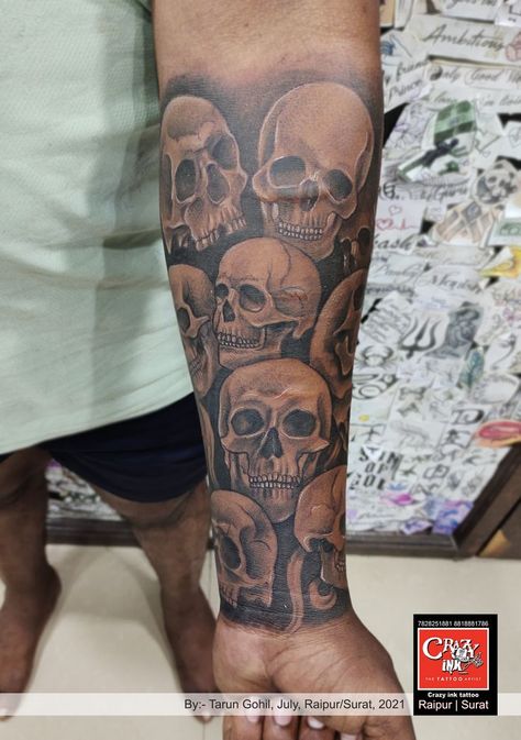 Skulls Tattoo Design, Calavera Tattoo, Small Skull Tattoo, Mens Body Tattoos, Skulls Tattoo, Black Line Tattoo, Viking Tattoo Symbol, Taboo Tattoo, Skull Sleeve Tattoos