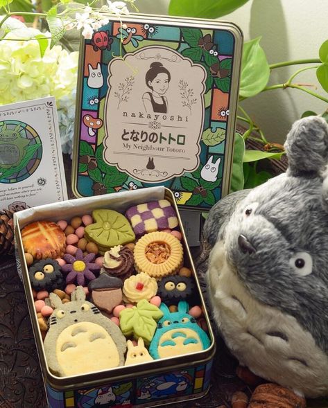 If you are a fan of Studio Ghibli’s animated films, you might want to check out these cute and delicious cookies from Japan. They are inspired by the iconic character Totoro from the movie “My Neighbor Totoro”. The cookies are made by a bakery called Nakayoshi Sweets, which specializes in creating themed desserts and snacks. […] The post How to Get Your Hands on These Cu... Totoro Cookies, Ghibli Background, Cute Totoro, Cookies Gift, 귀여운 음식 그림, Themed Desserts, Studio Ghibli Art, Eat Dessert First, Cute Cookies