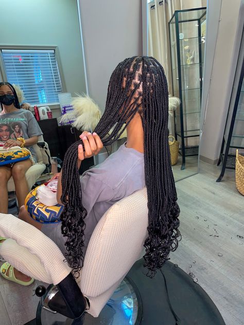 Girl holding up hair small knotless braids color black with curly ends Black Knotless Braids, Black Knotless, Queen Hairstyles, Small Box Braids Hairstyles, Curled Hair With Braid, Protective Braids, Cute Box Braids, Curly Braids, Inspo Hair